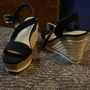 Black wedges